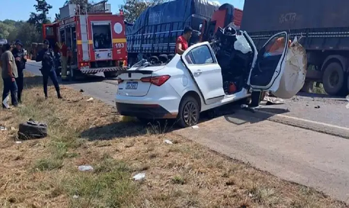 Acidente - Colisão entre carro e carreta deixa um morto e três gravemente feridos na BR-364