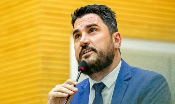 Apoio - Emenda de R$ 360 mil do deputado Jean Mendonça garante trator para produtores rurais de Alvorada