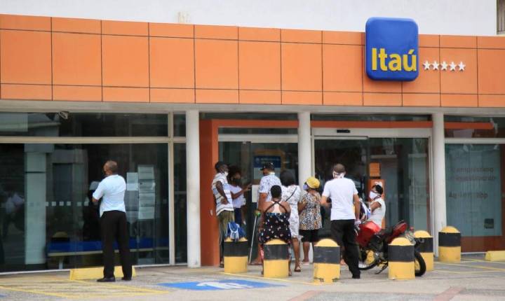 Brasil - Clientes que não apresentarem essa documentação até abril terão a conta bancária encerrada