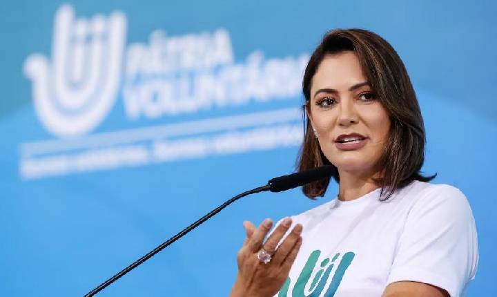 Brasil -  Michelle diz que anunciará decisão sobre candidatura na convenção do PL no domingo