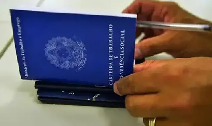 Brasil | Trabalho - Escala 6x1: CCJ aprova admissibilidade da PEC; texto segue para comissão especial