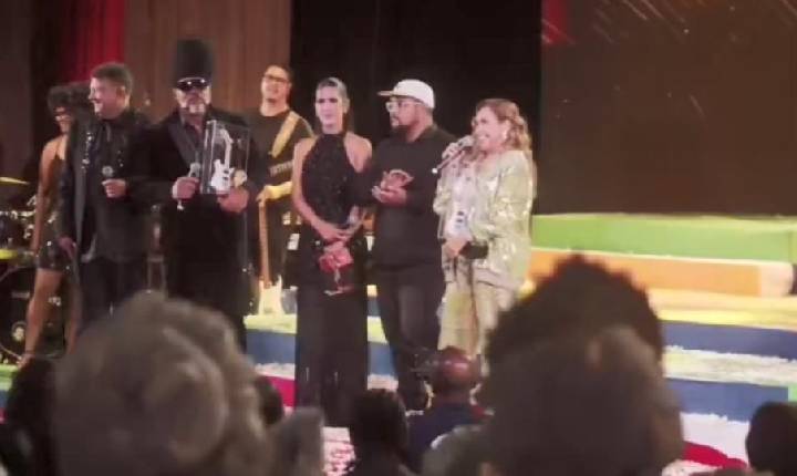 Brasil - VÍDEO: Daniela Mercury acusa cantor de violência contra a mulher durante evento de premiação