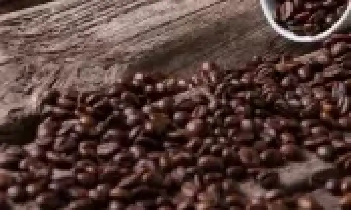 Café tenta reagir no início da semana, enquanto Londres para por feriado