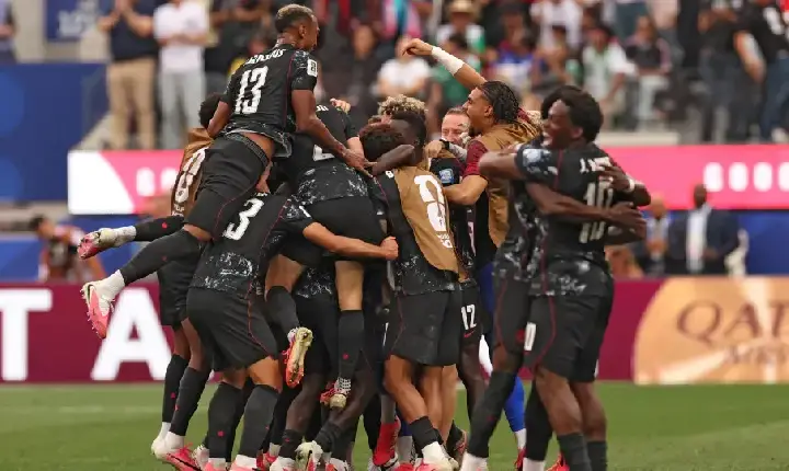 Canadá vence a África do Sul no fim e avança às oitavas da Copa