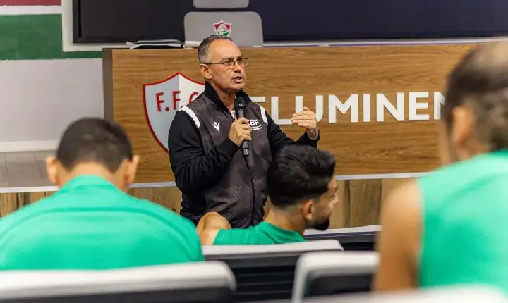 CAPACITAÇÃO - Instrutor da CBF Cláudio José ministra aula de Controle de Jogo no curso de formação de novos árbitros