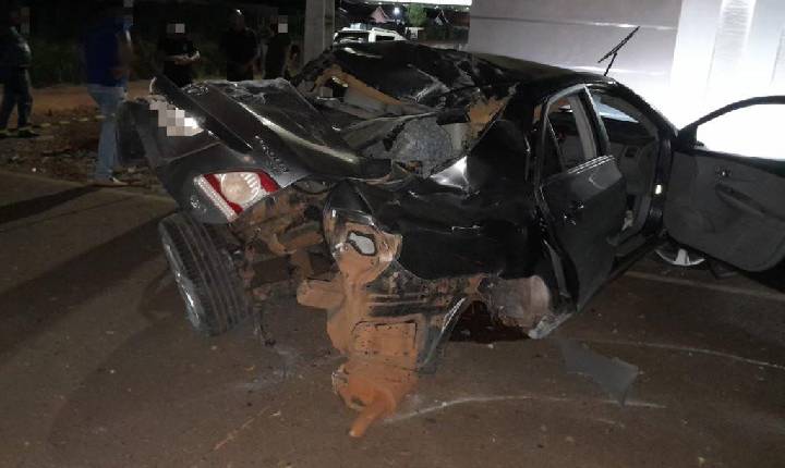 CAPOTAMENTO - TRAGÉDIA: Adolescente morre após perder controle de carro e capotar no centro de Rolim de Moura