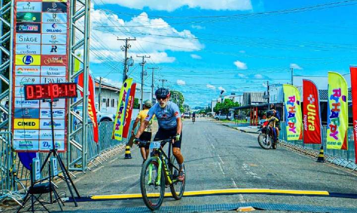 CEREJEIRAS - Aposentado do Poder Judiciário, Carlos Vidal conquista título histórico no Ultra Desafio de MTB