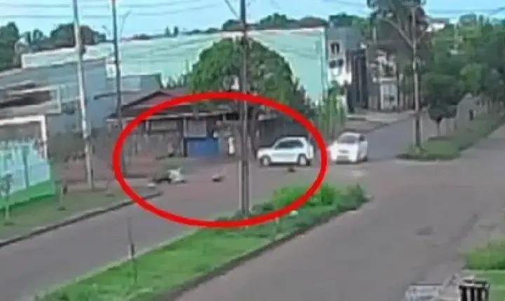 cidade - Após atingir casal em motocicleta, motorista foge, mas deixa placa do carro no local