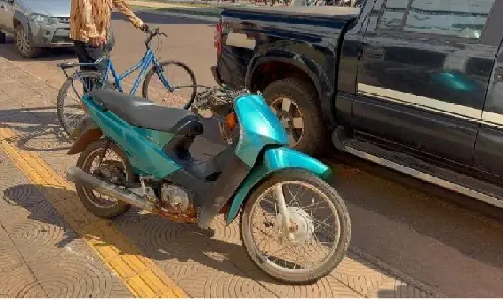 cidade - Motociclista fica ferida após perder o controle e atingir poste no centro de Rolim de Moura
