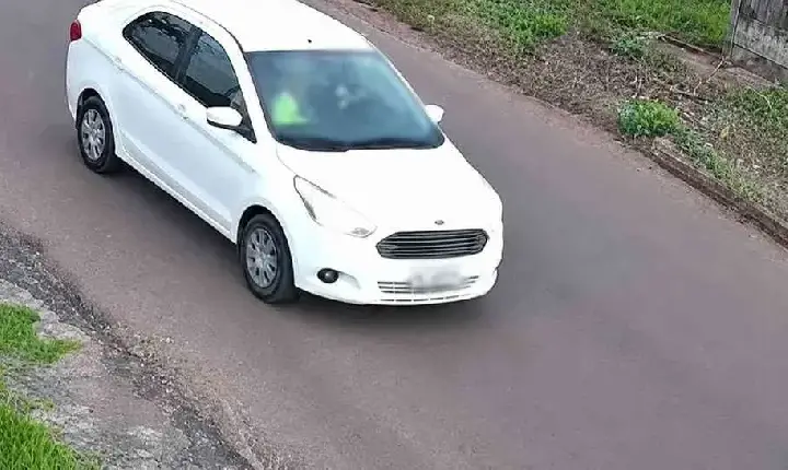 cidade - Motorista fica ferido após capotar veículo oficial da Prefeitura na BR-429