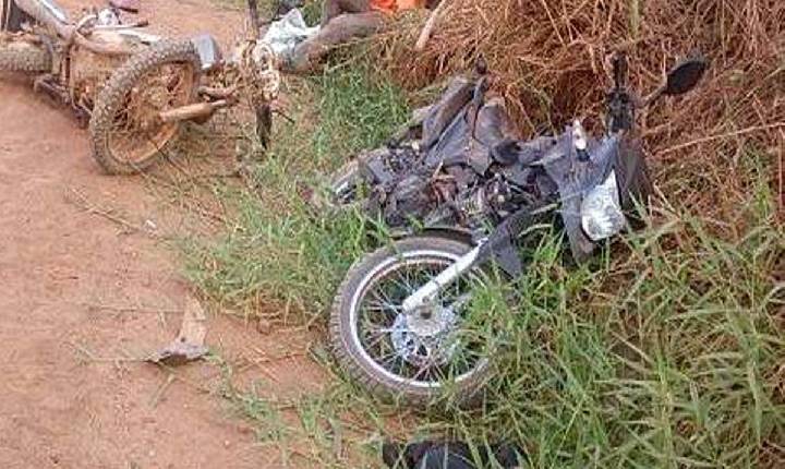 Colina Verde - Motociclista menor foge da polícia e provoca colisão frontal na zona rural