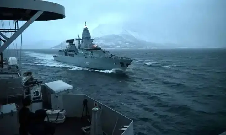 CONFLITO - Irã diz ter impedido navios de guerra americanos de entrar em Ormuz; EUA negam que foram alvo de ataque
