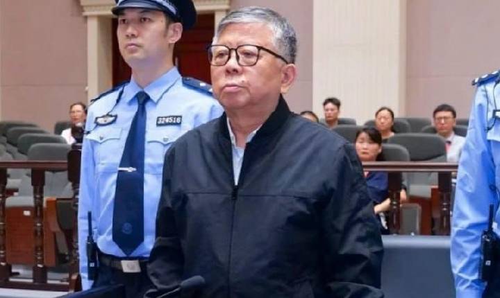 Corrupção China condena à morte funcionário que aceitou suborno