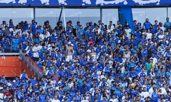 Cruzeiro vence o Grêmio e empurra o Corinthians para a zona de rebaixamento