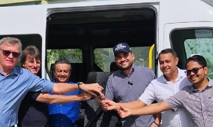 Deputado Jean Mendonça atende pedido do prefeito Wéliton e vereadores e entrega van adaptada para pacientes de Espigão D'Oeste