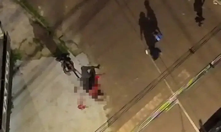 Distrito Federal - Homem é linchado por moradores após mostrar o pênis para crianças. Veja vídeo