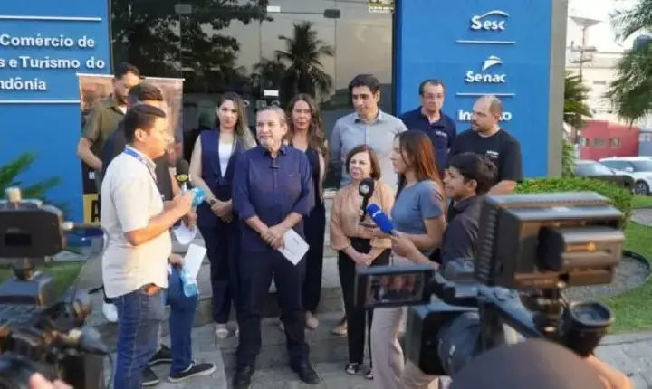 Economia - AGORA NÃO! Fecomércio-RO realiza adesivaço e alerta sobre risco econômico com a aprovação da PEC 6 x 1