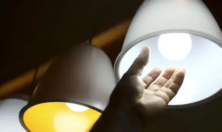 ECONOMIA - Conta de luz continuará com acréscimo da bandeira amarela em junho