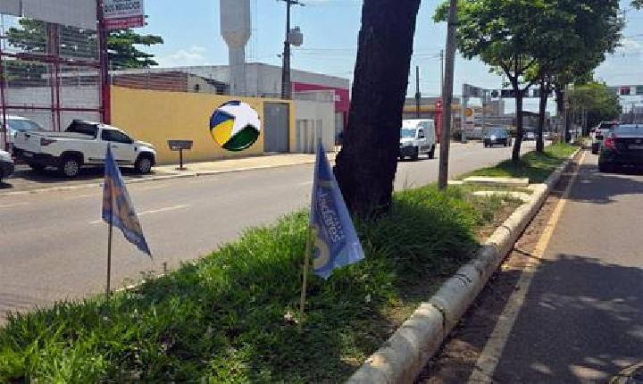 Eleições - Justiça Eleitoral notifica campanhas sobre proibição de bandeiras em canteiros e carros de som em 