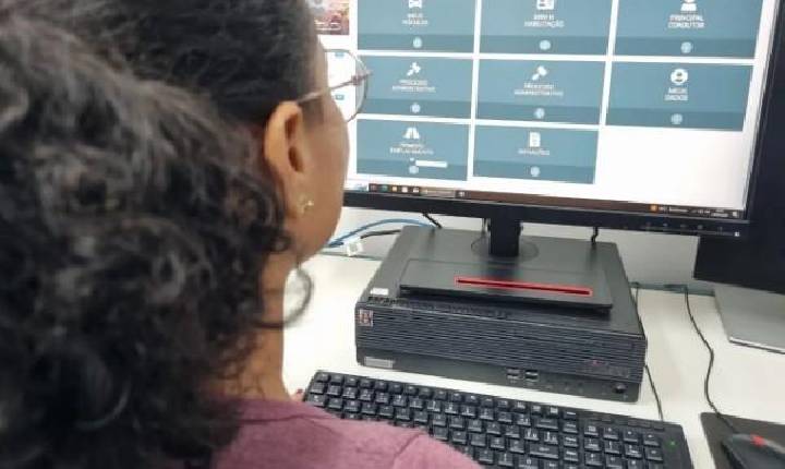Emplacamento digital permite registrar veículo novo sem sair de casa em Rondônia