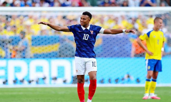Esportes - Com dois gols de Mbappé, França despacha Suécia e avança às oitavas