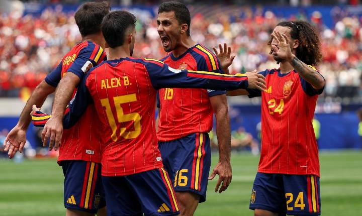Esportes - Espanha marca no fim do jogo e enfrenta a França na semifinal da Copa