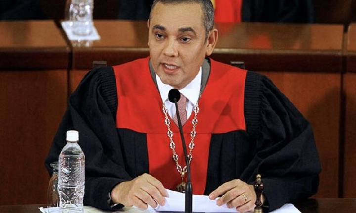 ‘Faxina’ afasta 8 ministros do Supremo da Venezuela que perseguiam a oposição