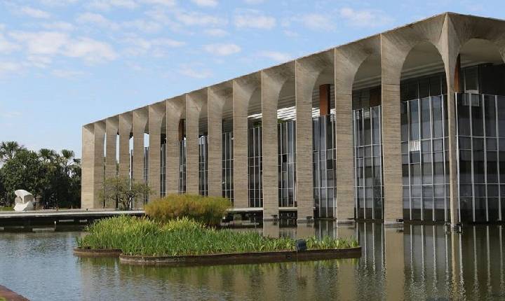 Fora da agenda - Messias omitiu da agenda na Itália reunião para deportar Zambelli