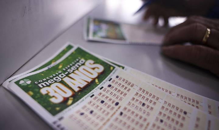 Geral - Caixa eleva para R$ 320 milhões estimativa de prêmio da Mega 30 anos