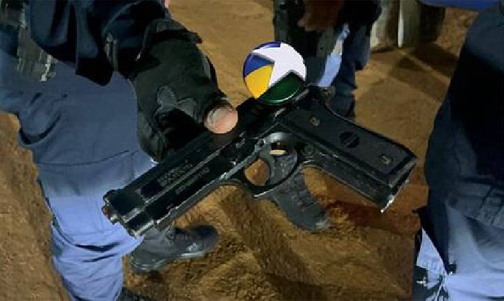 Geral - Queria assustar namorado da ex: após fuga e colisão, homem é preso com arma falsa na zona leste