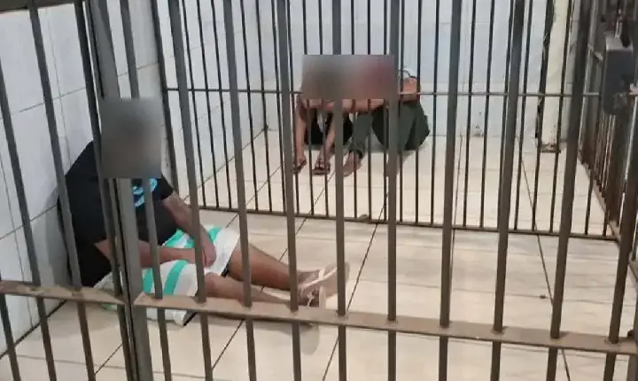 Grupo - planejava roubar e matar empresário no distrito; ação conjunta entre PM e Civil resultou na apreensão de armas, munições e simulacro em serraria abandonada.