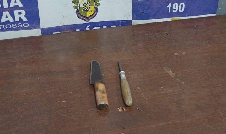 Homem ataca rival por ciúmes, esfaqueia e ainda fere a própria mãe em Rondonópolis