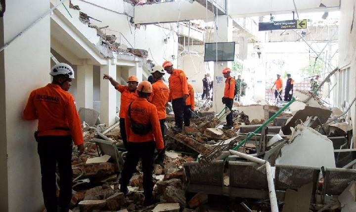 Internacional - Indonésia: buscas por vítimas de tremor seguem no Dia da Independência