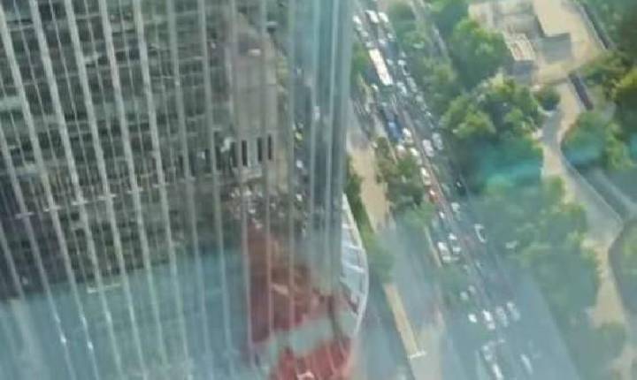 Internacional - Surgem imagens do acidente de avião que atingiu o mais alto prédio de Pequim (veja o vídeo)