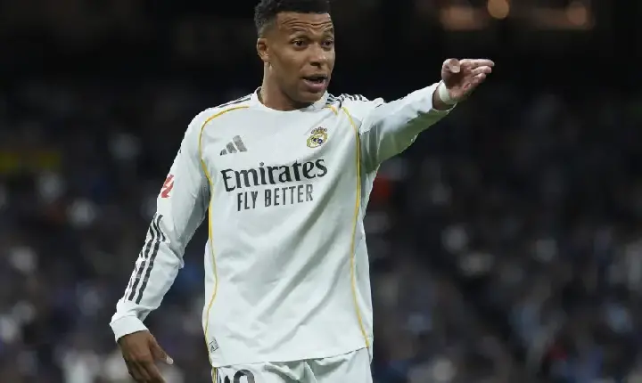 “Isso não é o Real Madrid”: Mbappé reclama e Arbeloa o desmente