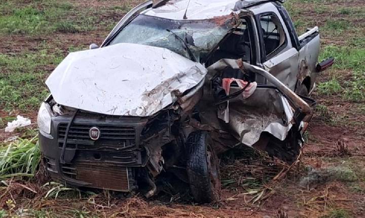 Jaru Colisão entre picape e caminhão na BR-364 deixa um morto e uma mulher ferida