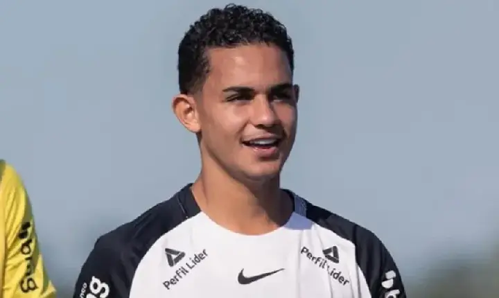 Jogador do Corinthians agride árbitro após expulsão em jogo do Brasileirão