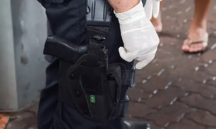 Jovem é morta com tiro na cabeça em frente ao pai durante assalto em SP