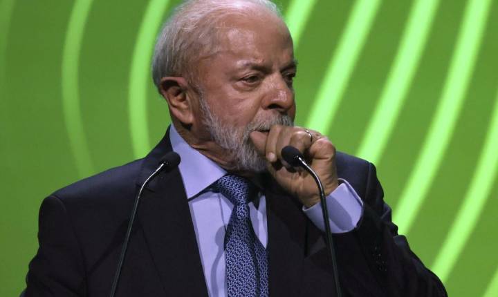 Lula desperdiça R$ 260 milhões com demora na compra de vacina
