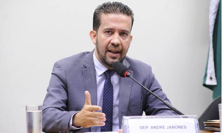 VÍDEO - Manual da militância - Janones acusado de ensinar petistas a enganar eleitores