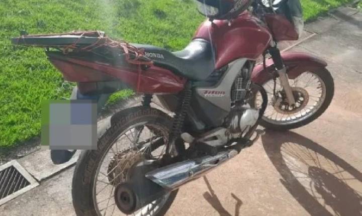 MOTOCICLETA HINDA - Moto furtada é encontrada em bar alvo de denúncias em Rolim de Moura