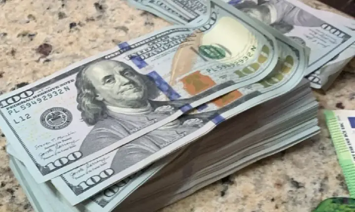 Negócios - Dólar dispara a R$ 5,16 com decisões sobre juros nos EUA e no Brasil