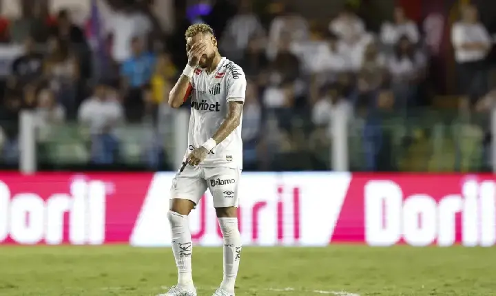 Neymar para na trave, e Santos só empata com Coritiba pela Copa do Brasil