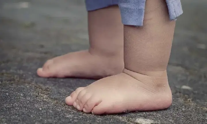 O que falta esclarecer sobre a bebê morta após ser deixada com padrasto no Rio