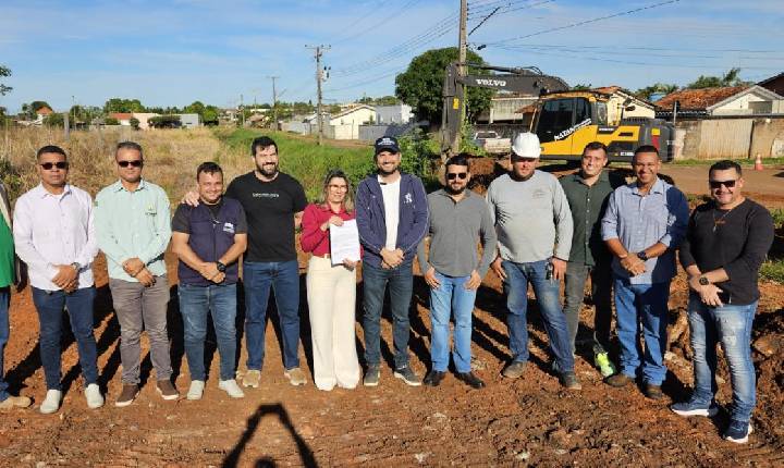 Parceria entre Jean Mendonça, Marcilene Rodrigues e Fábio Matias garante obra de drenagem no BNH 2 em Pimenta Bueno