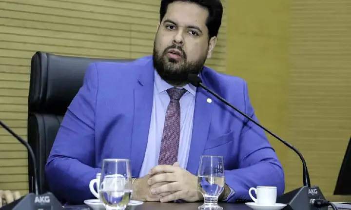 Parceria Prefeitura de Nova Brasilândia recebe caminhonete com recursos de emenda do deputado Jean Oliveira