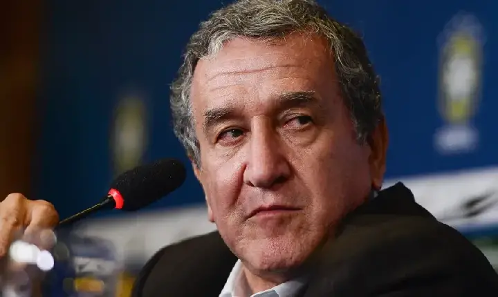 Parreira faz cirurgia, está na UTI e respira com ajuda de aparelhos