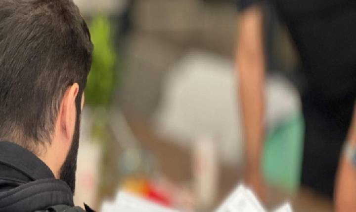 Plantão de Polícia - Homem é atacado a facadas por desconhecido em bar