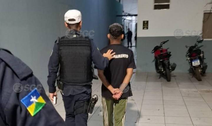 Plantão de Polícia - Motoboy é preso com placa da moto escondida na própria bolsa durante Operação Duas Rodas