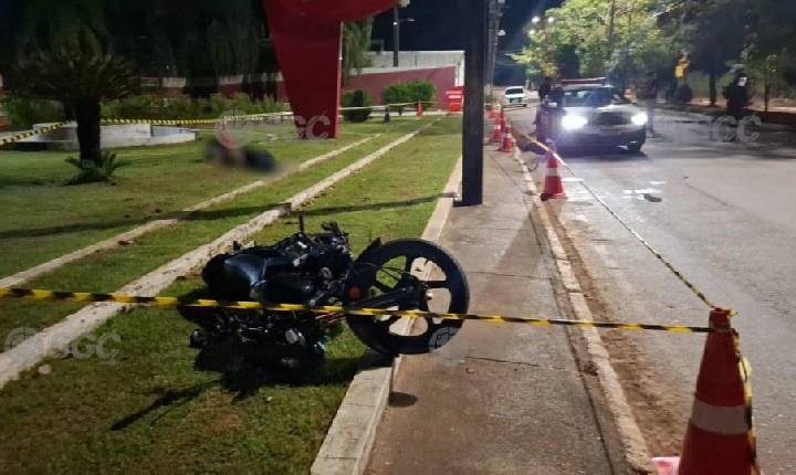 Plantão de Polícia - TRAGÉDIA: Cabeleireiro morre após perder controle de motocicleta na Avenida Mamoré, em Porto Velho